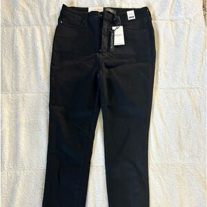 Judy Blue - NWT. BLACK SKINNY FIT 11/30